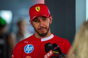 Kwakkelende Lewis Hamilton is ten einde raad bij Ferrari: 'Hij denkt erover na om te stoppen'