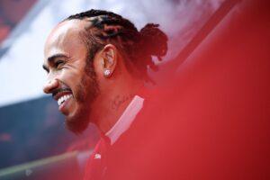 Geïrriteerde Lewis Hamilton in de clinch met journalist: 'Stop met dingen te verzinnen'