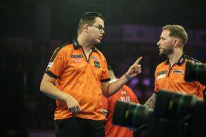 Nederlandse darters 'diep teleurgesteld' na uitschakeling op World Cup of Darts: 'Je wilt misschien te veel'