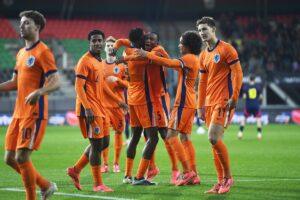 LIVE EK onder 21 | Jong Oranje trapt af tegen Finland: ploeg van Michael Reiziger wil favorietenrol waarmaken