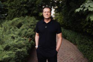 Nederlandse coach aan de slag bij club van Oekraïense president Zelensky: ‘Hier is nog meer dreiging dan toen ik in Israël werkte’