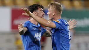 Tiental AZ wint in Liechtenstein en plaatst zich voor play-offs Conference League