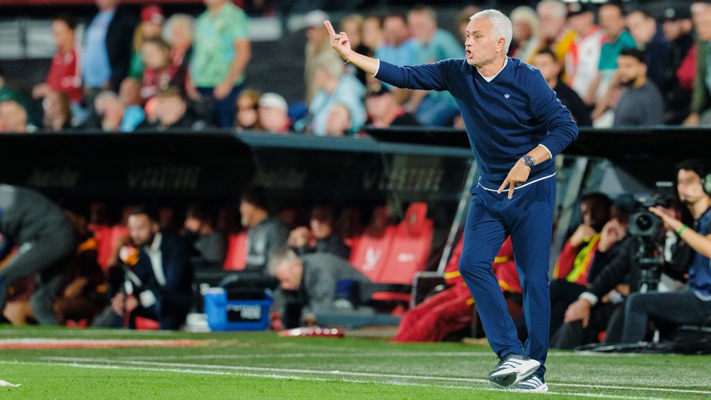 Fenerbahçe-coach Mourinho roept fans op het Feyenoord 'heel lastig' te maken