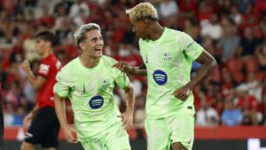 Barcelona begint seizoen met zege op negental Mallorca in verhit duel