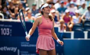 Opvallend verzoek toptennisster Emma Raducanu leidt tot felle dicussie: 'Een kind hoort daar niet thuis'