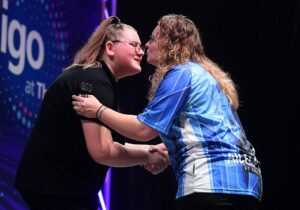 Nederlandse dartster is blij met het weren van trans vrouwen: 'Zij kunnen niet ongesteld worden'