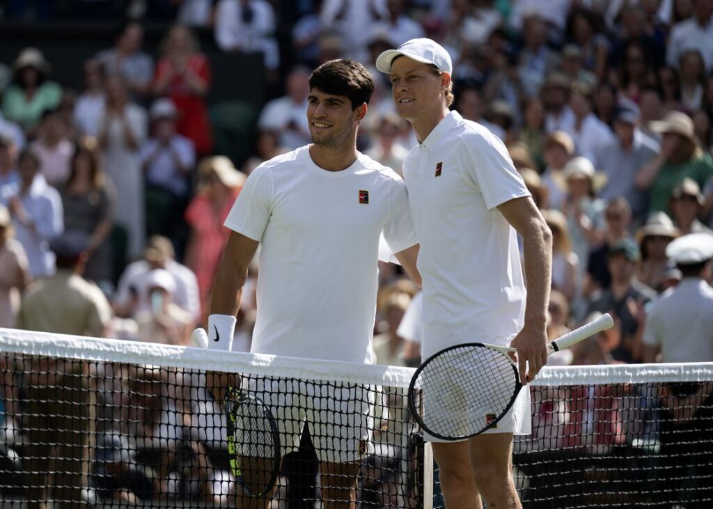 Nieuw hoofdstuk in rivaliteit Jannik Sinner en Carlos Alcaraz: toptennissers zorgen voor droomfinale in Cincinnati