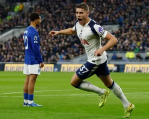 Tottenham walst over Everton heen en klimt naar de top 3