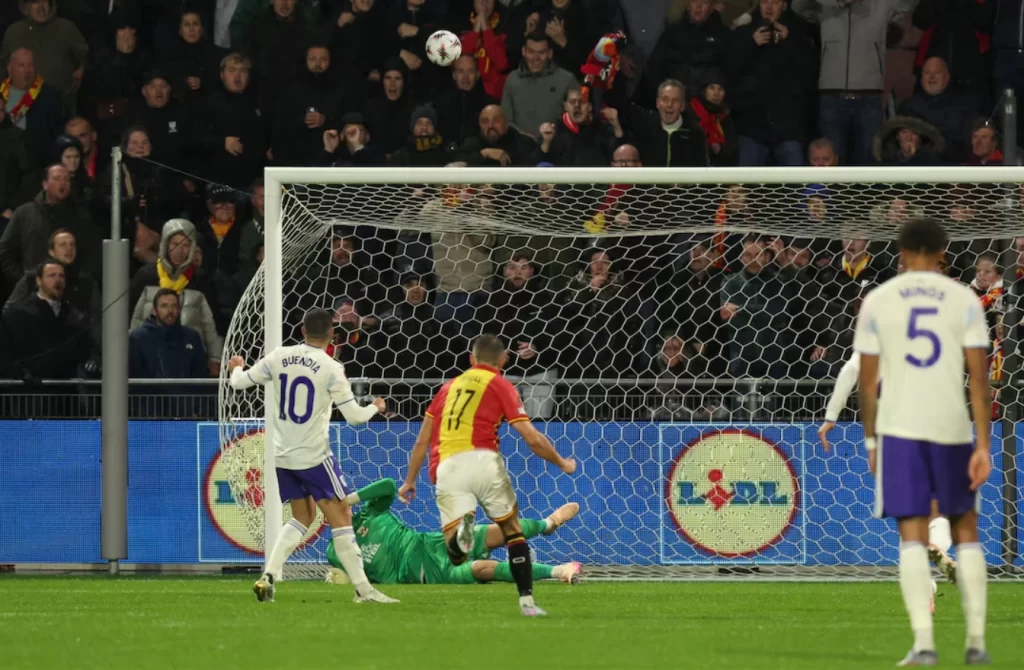 Gemakzuchtig Aston Villa gaat onderuit tegen Eagles