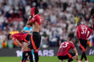 Manchester United boekt recordomzet, maar blijft verliesgevend