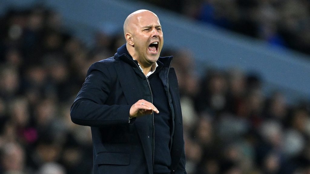 Arne Slot onder druk op Anfield