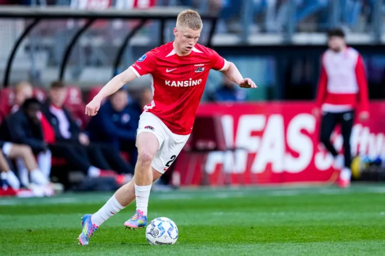 Newcastle United heeft interesse in Kees Smit