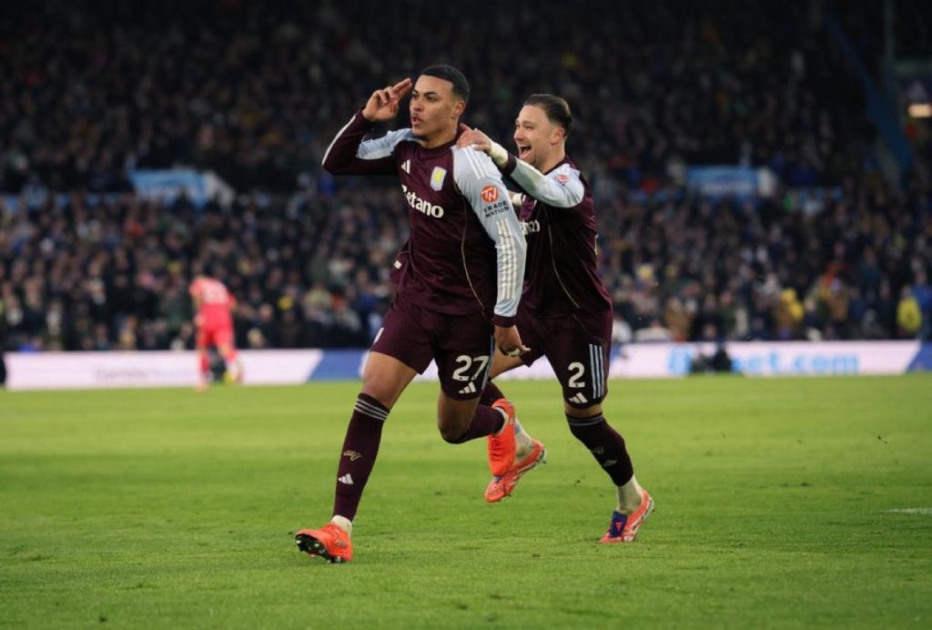 Leeds verliest thuis, Rogers matchwinner voor Villa