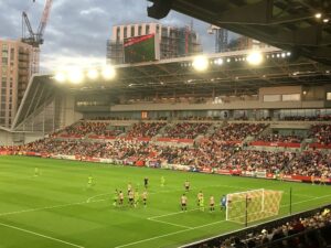 Brentford richt vizier op Quinten Timber 