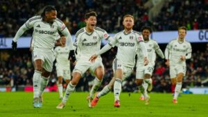 Liverpool laat zege glippen op Craven Cottage: 2-2 na krankzinnig slot