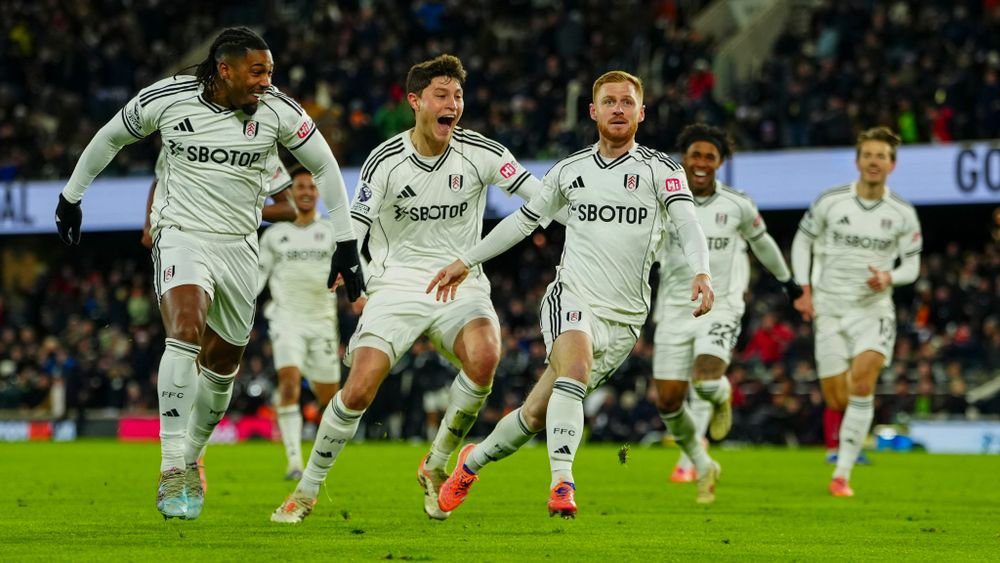 Liverpool laat zege glippen op Craven Cottage: 2-2 na krankzinnig slot