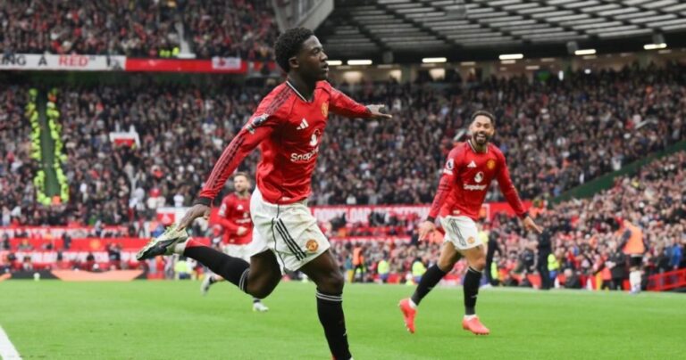 Manchester United wint spektakel tegen Liverpool en grijpt Champions League-ticket