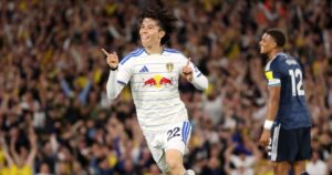 Leeds vernedert Newcastle en stijgt naar derde plaats in Premier League