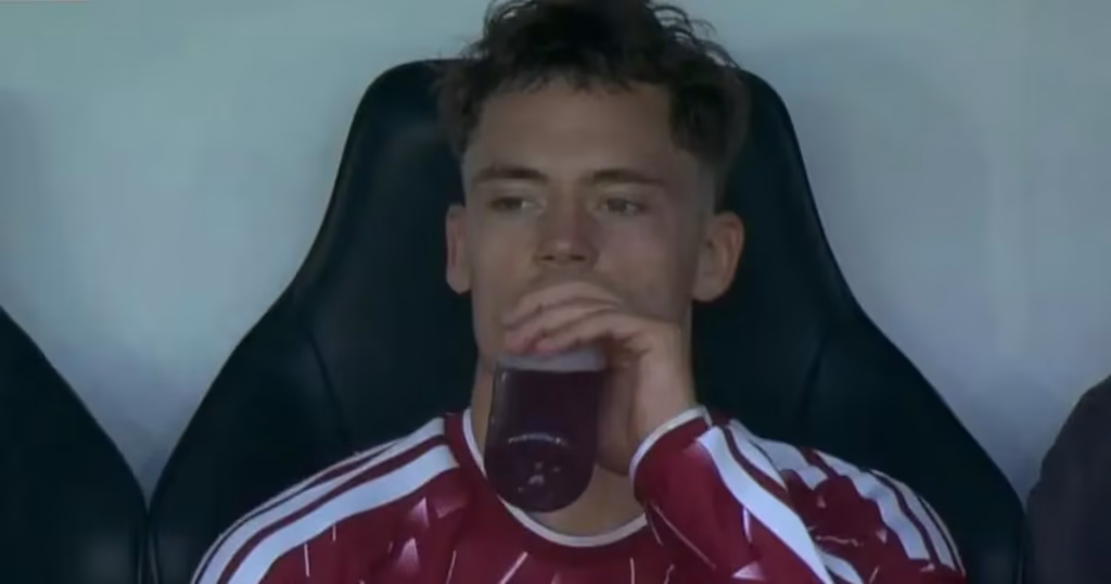 Kersensap als herstelmiddel: waarom Premier League-spelers zweren bij het donkerrode drankje