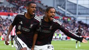 Liverpool knokt zich langs Brentford